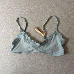 SKIMS Lace Trim Bralette in Soft Gray